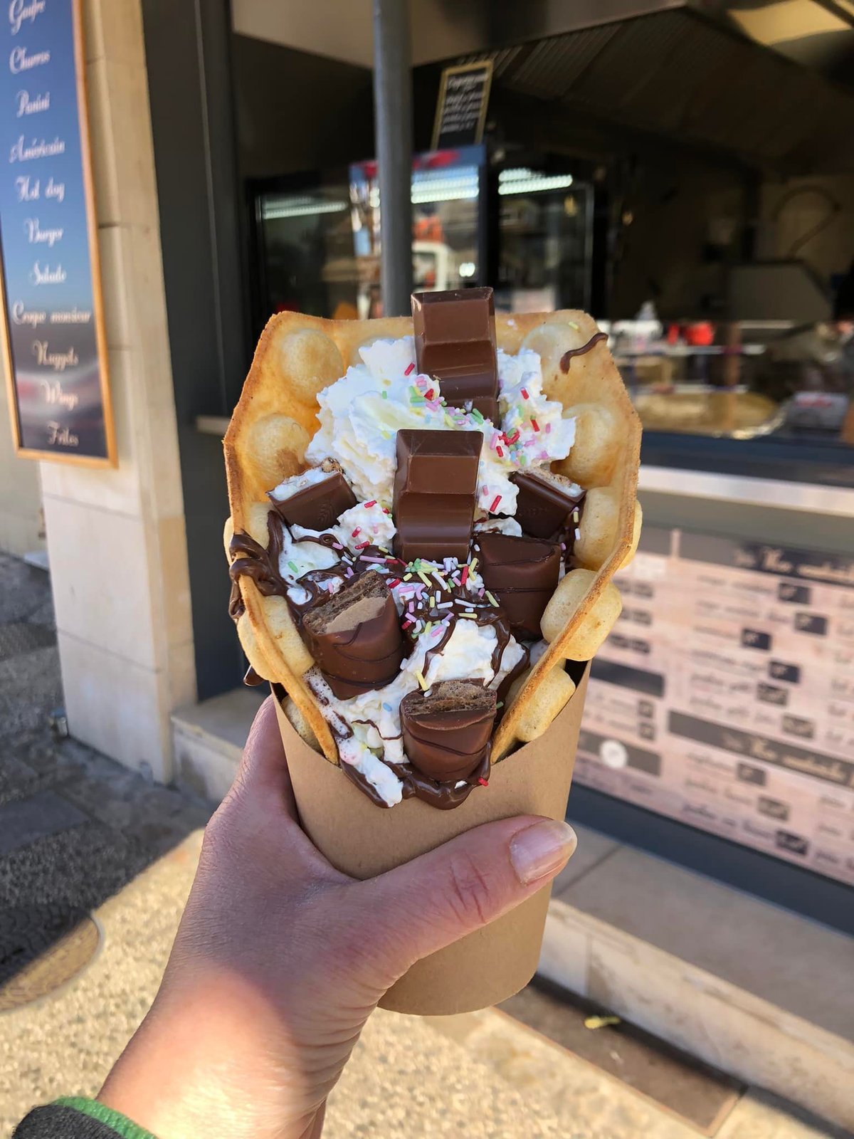 Bubble waffle chocolat Kinder, dessert gourmand Le Gourmet Autun